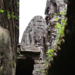 都城遺跡「アンコール・トム」の中心寺院「バイヨン」巨大な顔の正体は？
