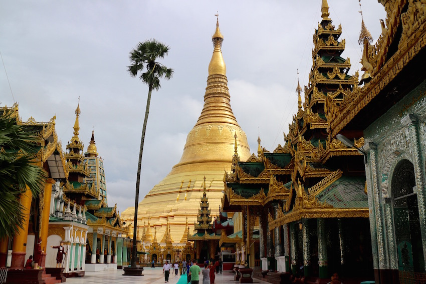 「シュエダゴン・パゴダ」ヤンゴンの中心で黄金に輝く仏塔