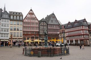 「レーマー広場」フランクフルト旧市街の中心にある街のシンボル